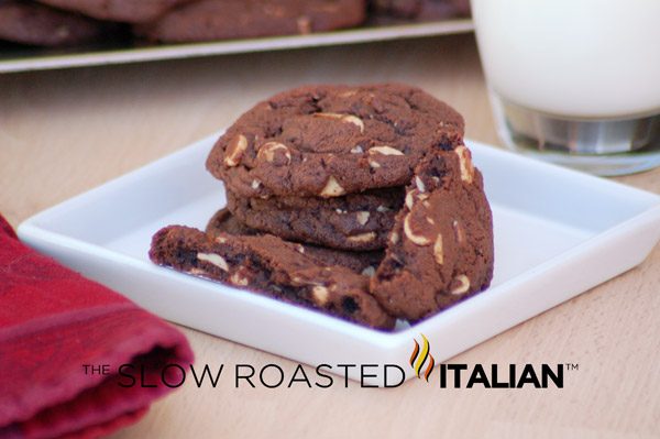 double-chocolate-almond-cookies-5441558