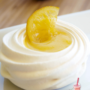 lemon curd meringue nest with lemon slice