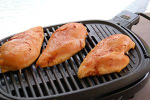 grilling-chicken-3595956