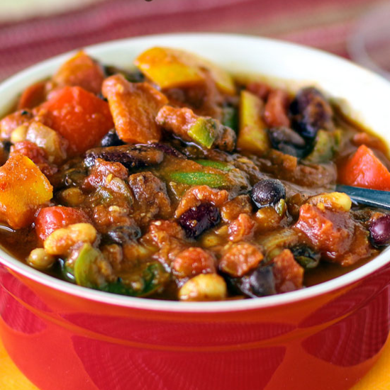 vegetarian chili in a bowl