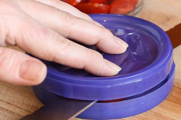 photo shows how to slice tomatoes