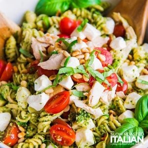 cooked rotini with cherry tomatoes and chicken in a salad bowl