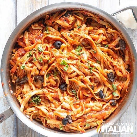 one-pot-pasta-puttanesca4-square-1091870