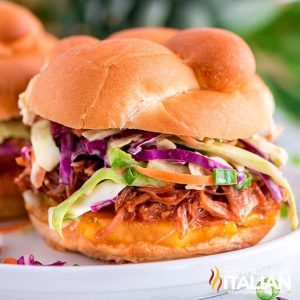 Slow Cooker Hawaiian Pulled Pork Sandwiches