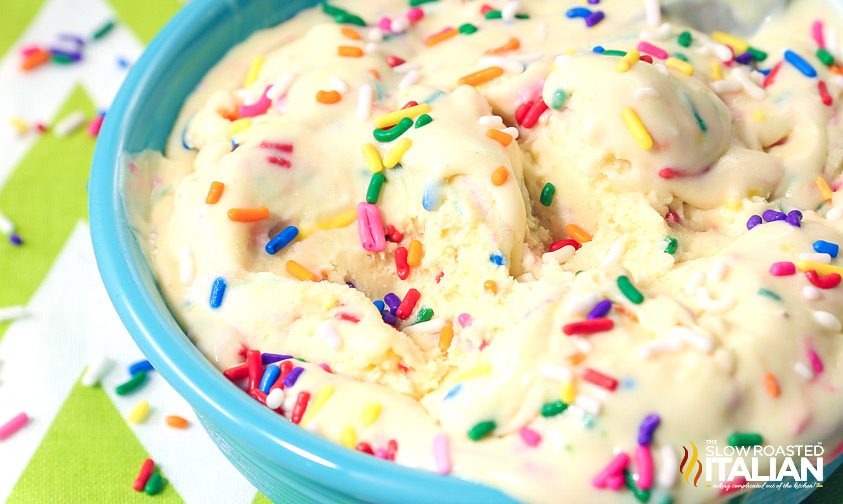 cold stone cake batter ice cream in a blue bowl