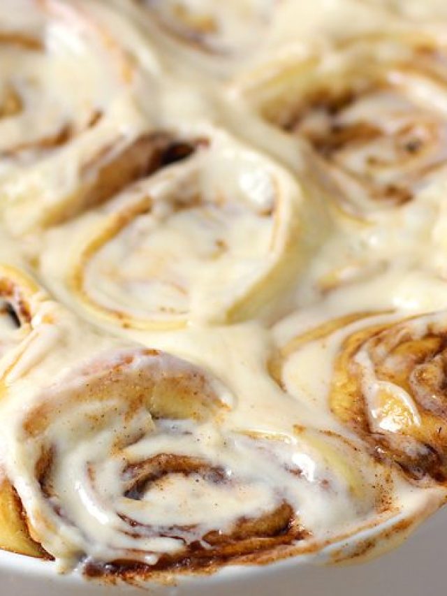 cinnabon rolls, close up