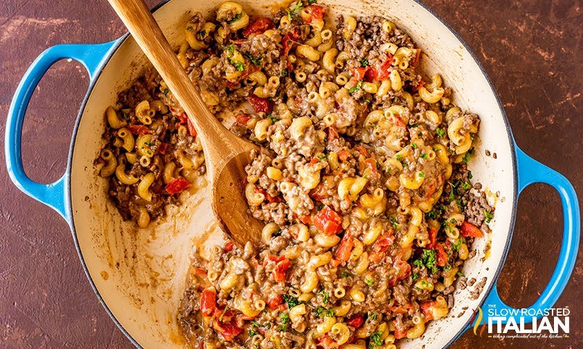 cheeseburger macaroni in pot
