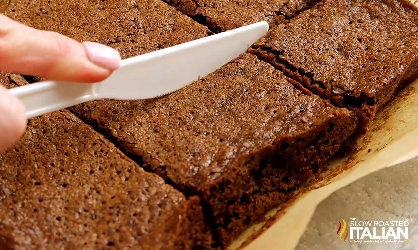 cutting brownie squares