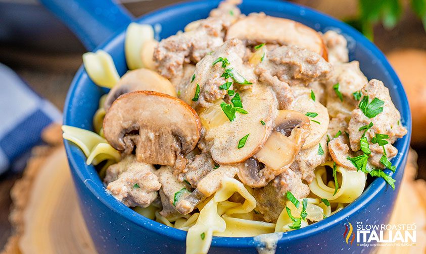 ground beef stroganoff in blue bowl