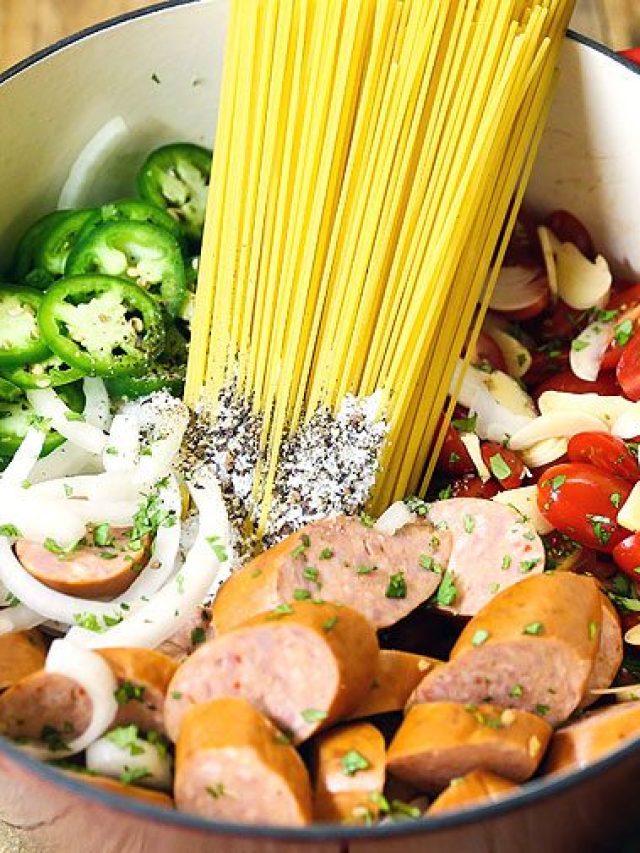 uncooked spaghetti and vegetables in dutch oven