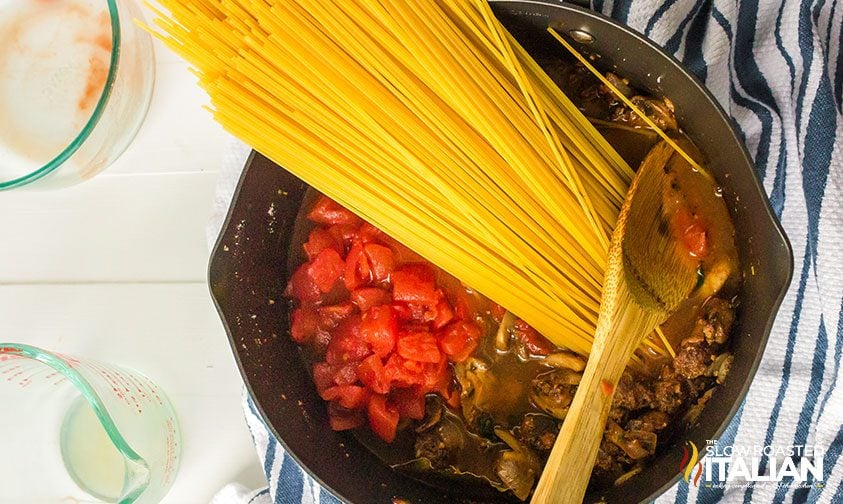 Add spaghetti to the pot