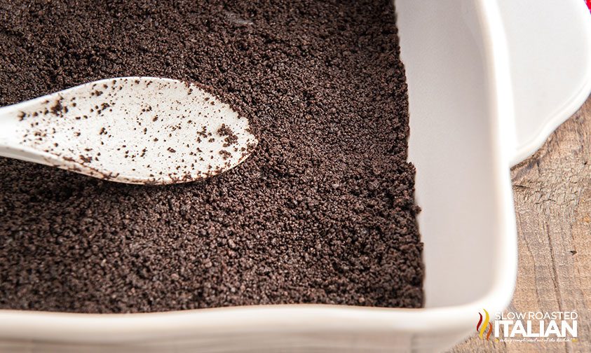 making chocolate cookie crumb crust for dessert lasagna