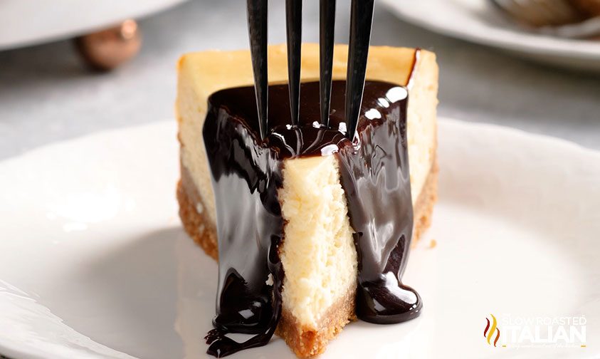 cheesecake with chocolate sauce