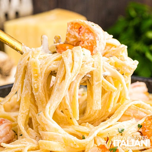 olive garden shrimp alfredo on a fork