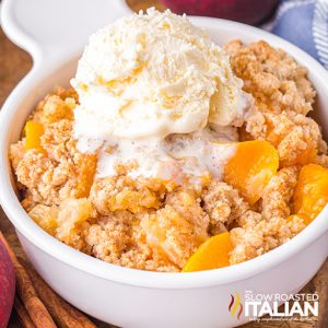 peach crisp in a bowl