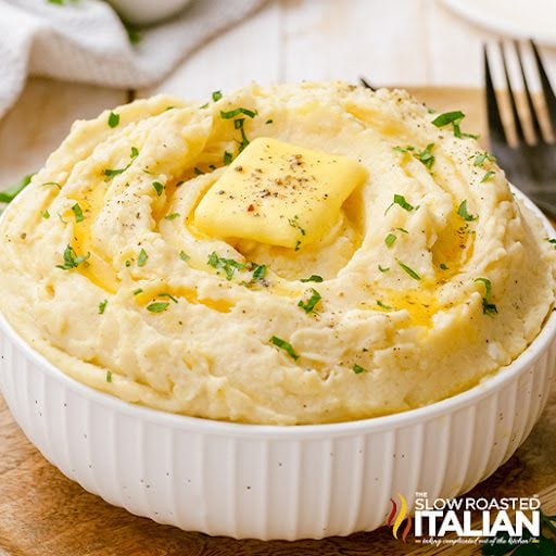 crock pot mashed potatoes in bowl