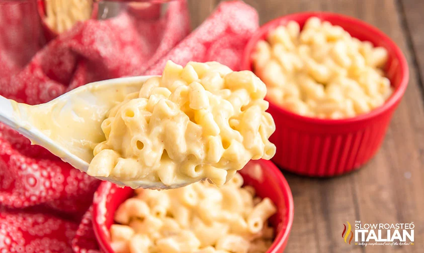 filling ramekins with mac and cheese