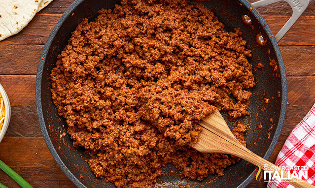 making taco bell meat recipe in skillet