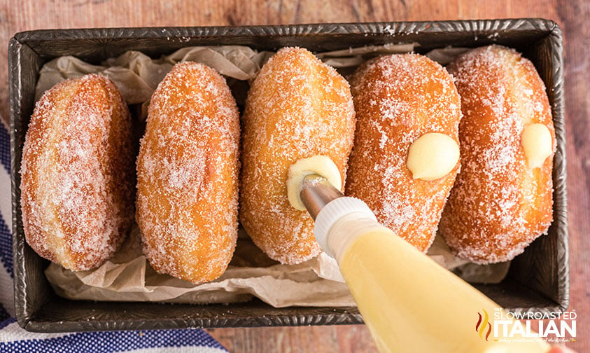 filling doughnuts with pastry cream