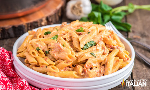 bowl of sun dried tomato chicken pasta