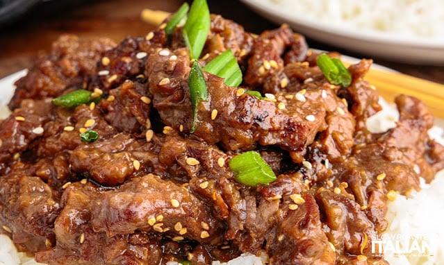 crockpot mongolian beef on plate (closeup)