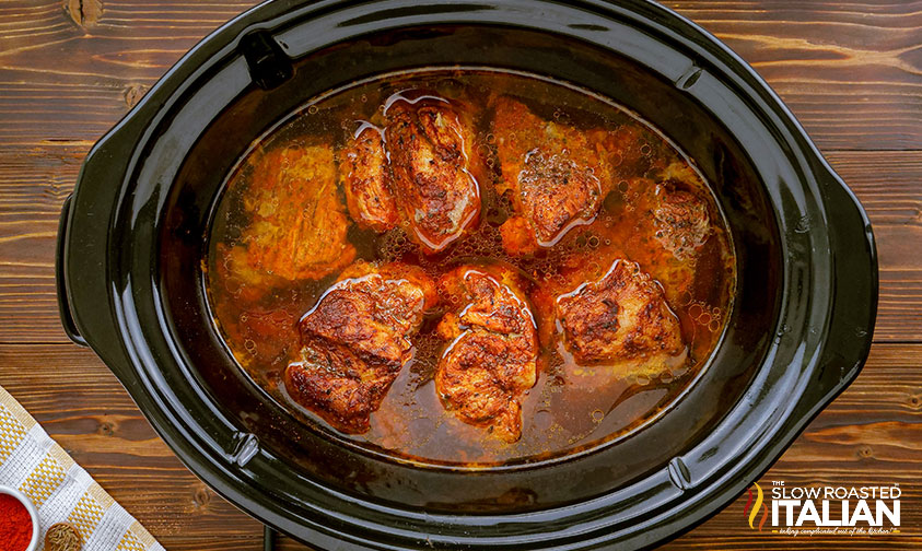 making easy carnitas recipe in crockpot