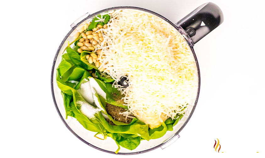 ingredients por pesto in food processor