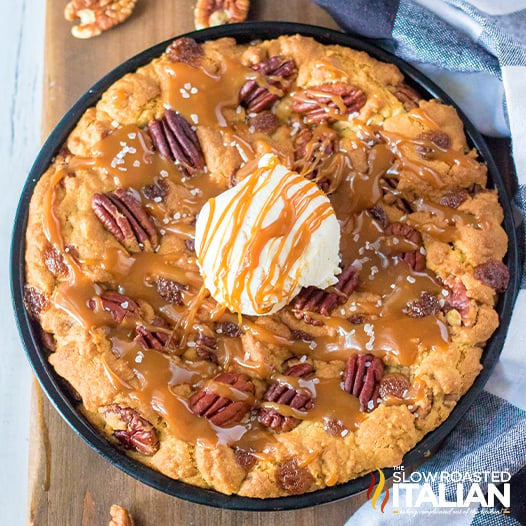 caramel pecan cookies closeup