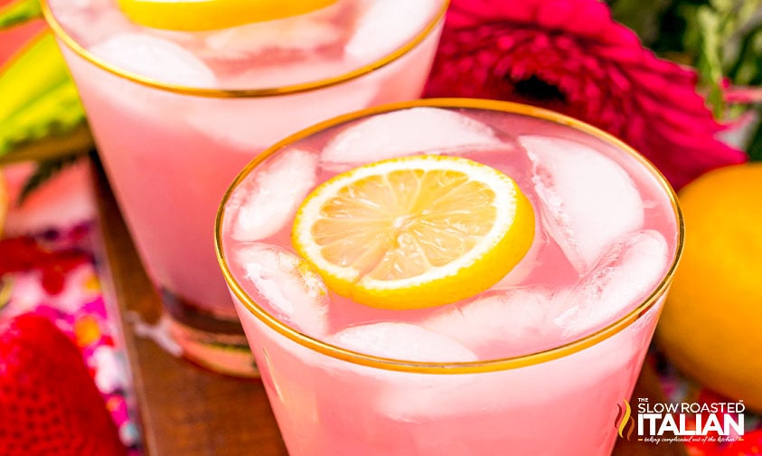 2 glasses of strawberry lemonade cocktail