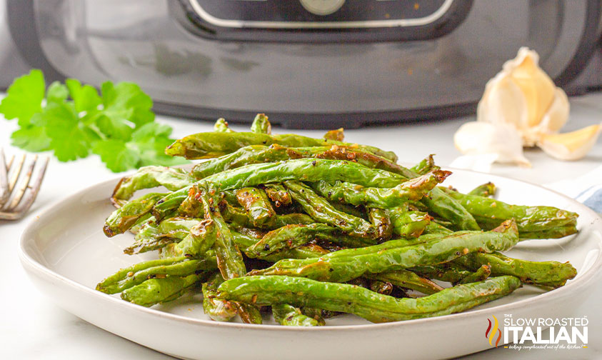 plate of air fryer green beans