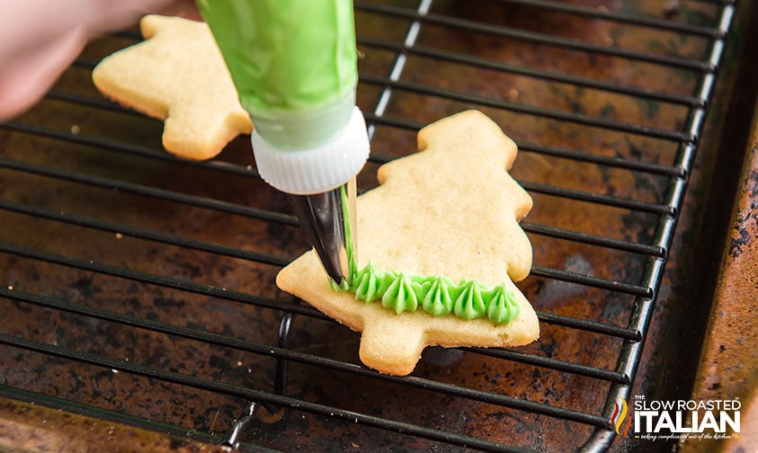 decorating cookie with frosting.