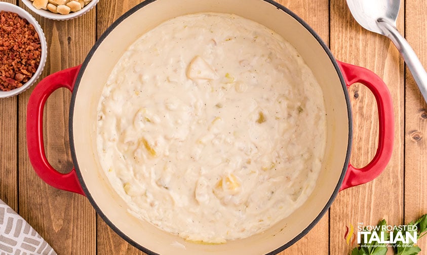 clam chowder in pot.