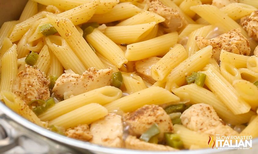 close up of jalapeno popper chicken pasta