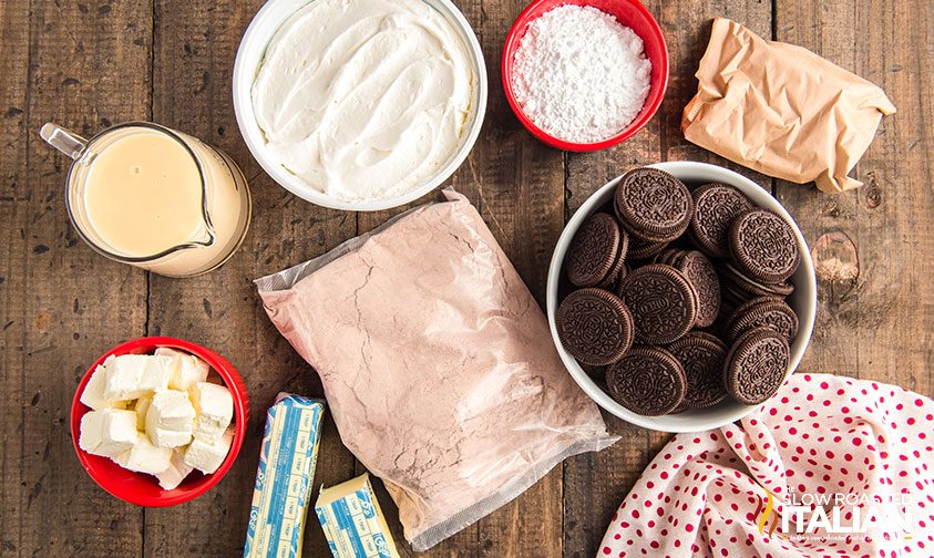 ingredients to make oreo dump cake