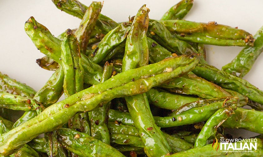 close up: seasoned air fryer green beans