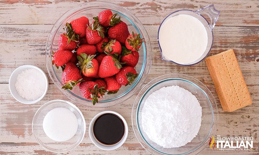 ingredients to make strawberry icebox cake