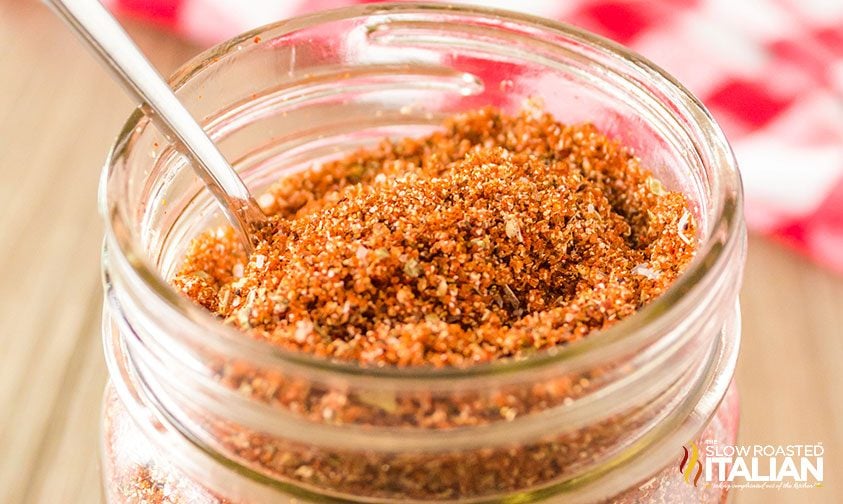 close up: jar of dry rub for smoked wings