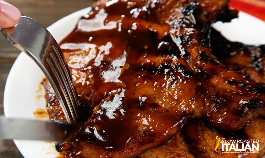 cutting a jack daniel's double kick marinated pork chop