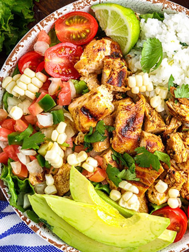 homemade chipotle chicken bowl with rice