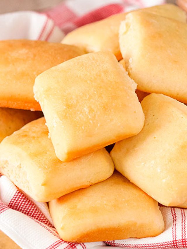 basket of homemade Texas Roadhouse rolls