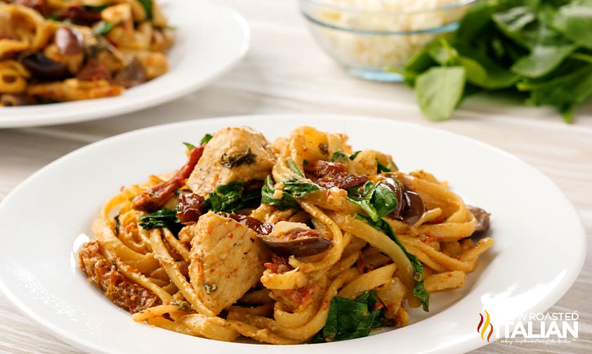 plate of one pot greek past with chicken