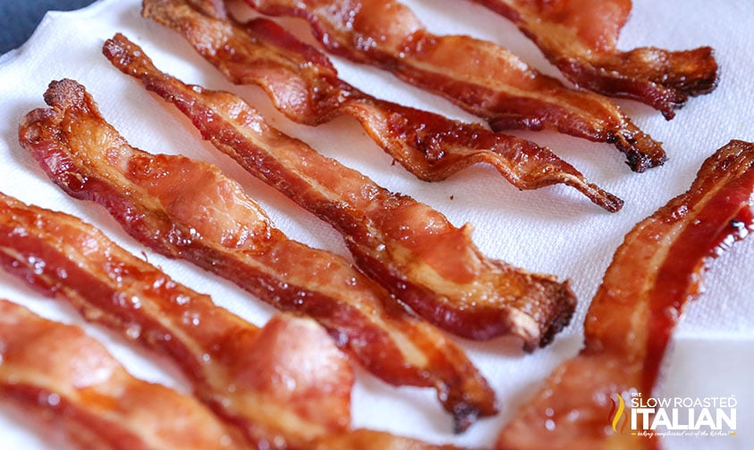 removing grease from baked bacon on a paper towel