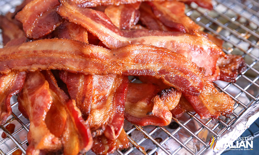 strips of bacon on a cooling rack