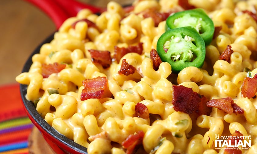 bowl of jalapeno popper bacon mac and cheese