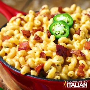 bowl of jalapeno popper bacon mac and cheese