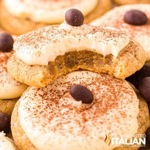 closeup of tiramisu cookies