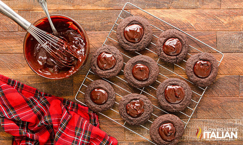 filling baked chocolate cookies with chocolate ganache