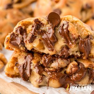 Best Gooey Chocolate Chip Cookies cloaseup