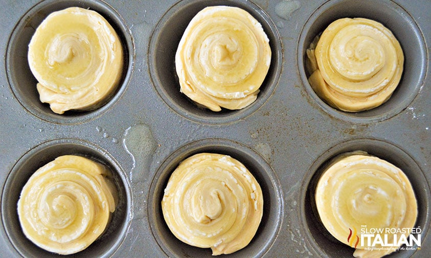 crescent rolls in muffin tin