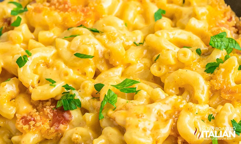 close up of cheesecake factory macaroni and cheese
